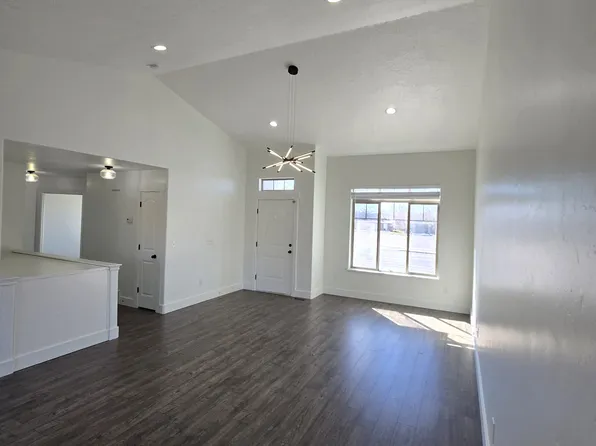 Updated 3 Bedroom Duplex!