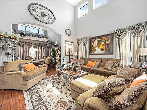 2nd image of 602 Beverly Cir