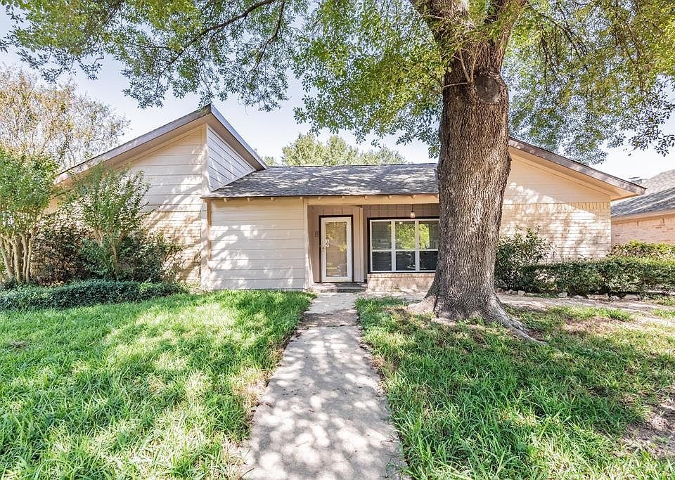 1st image of 15938 Walnut Wood Dr