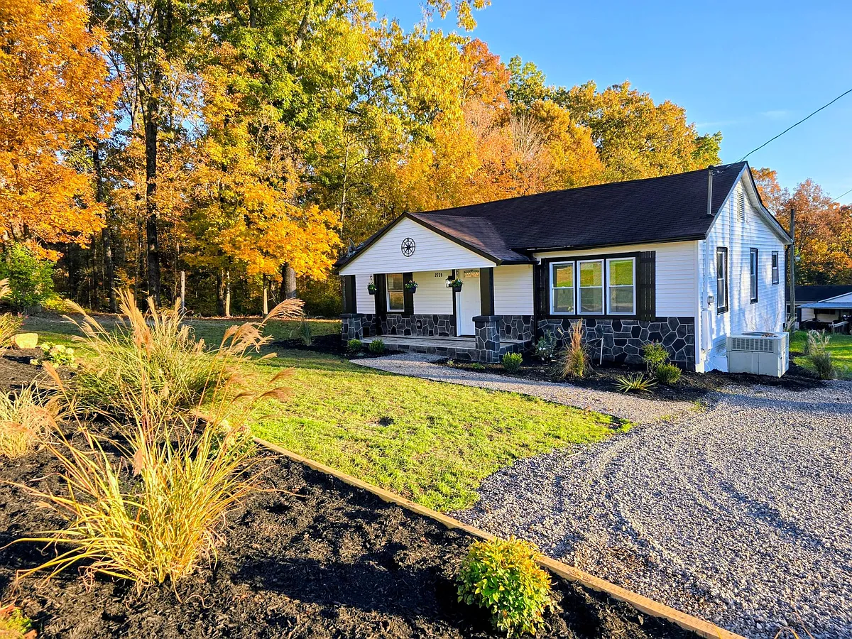 Building Photo - 2725 Daffodil Ln