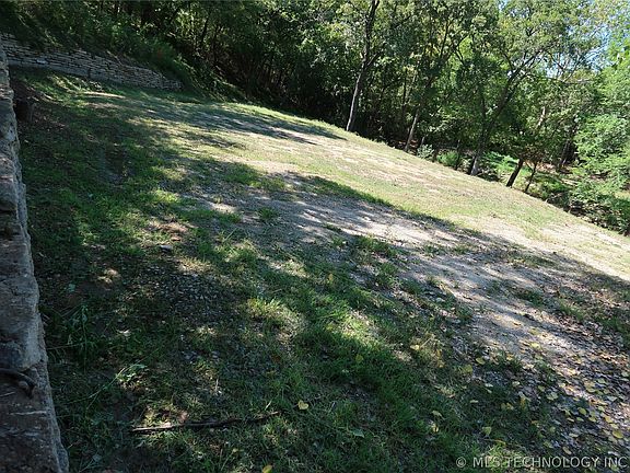 3rd image of 1022 S Moccasin Pl