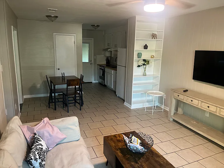 3117 W La Rua St #A — Photo 4