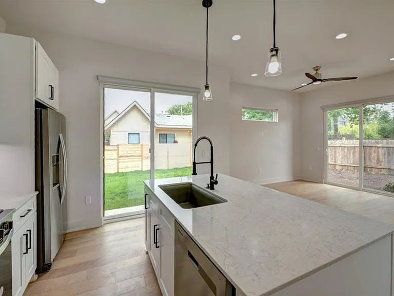 4424 Hank Ave #3 — Photo 4