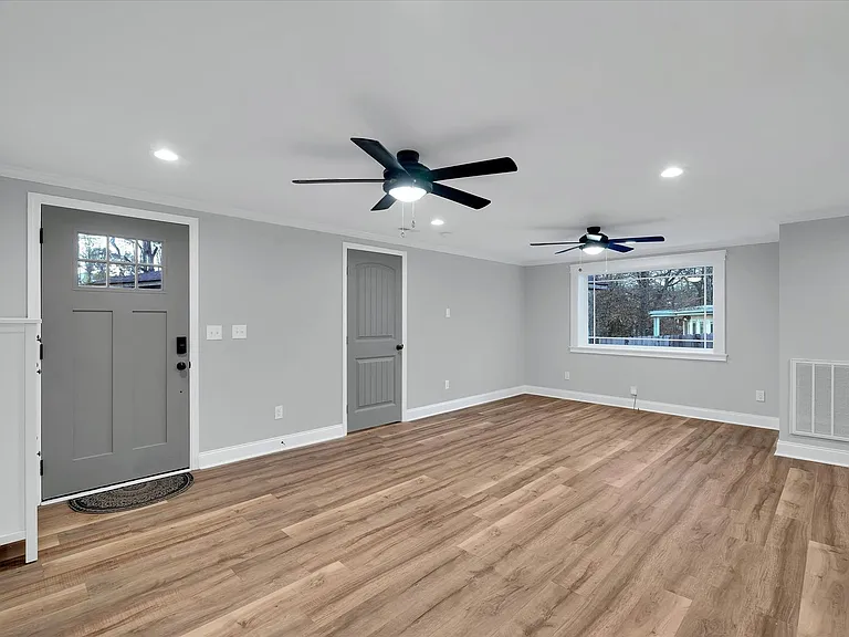 19 Granada Dr — Photo 4