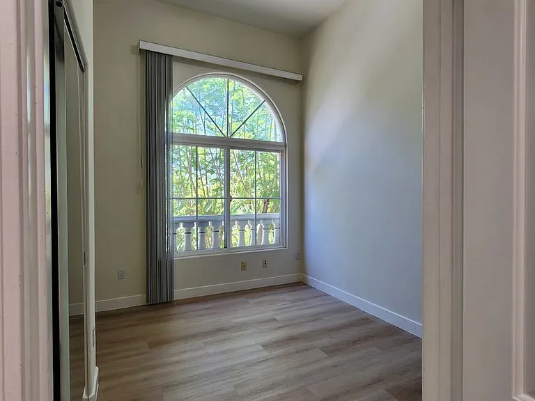 4735 Gloria Ave #5 — Photo 17