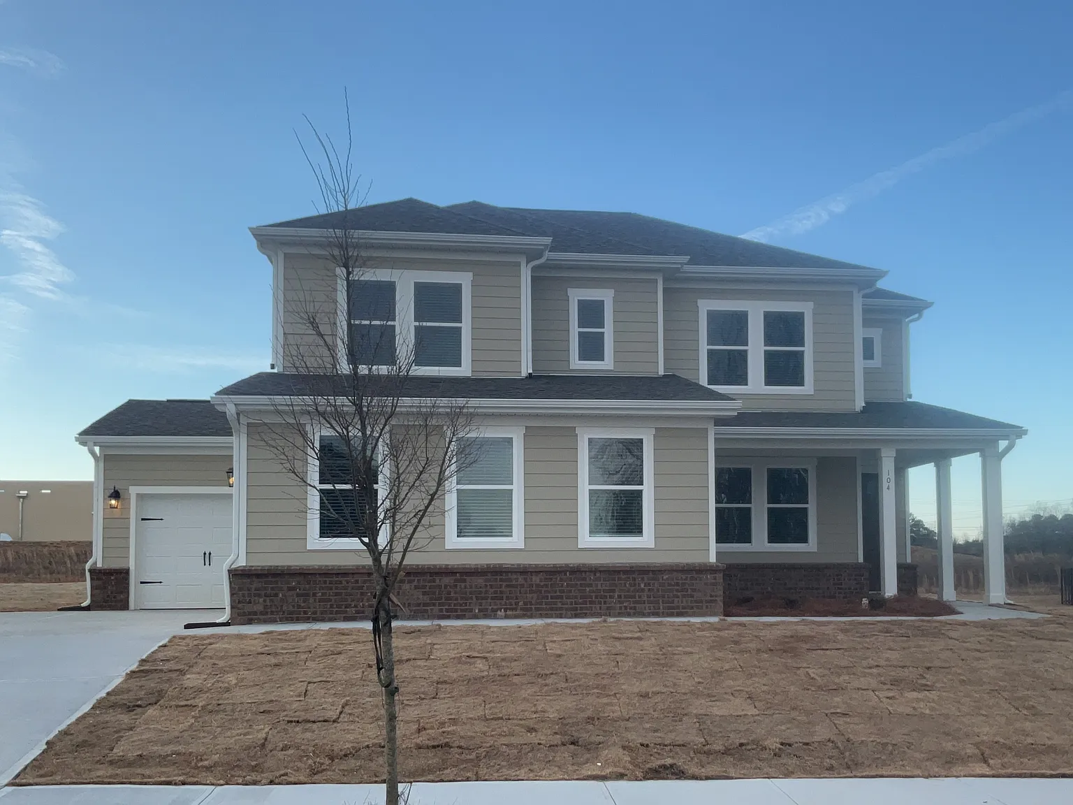 5 bed, 4.0 bath, 2714 sqft, $2,995 — Photo 1