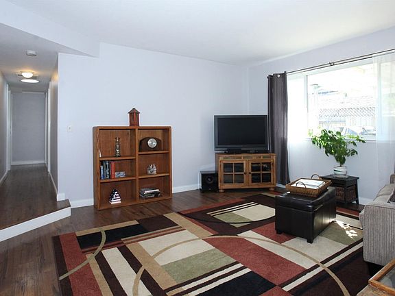 3rd image of 1243 Burnham Dr