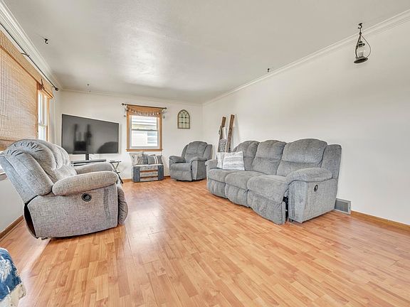 2nd image of 604 H Ave
