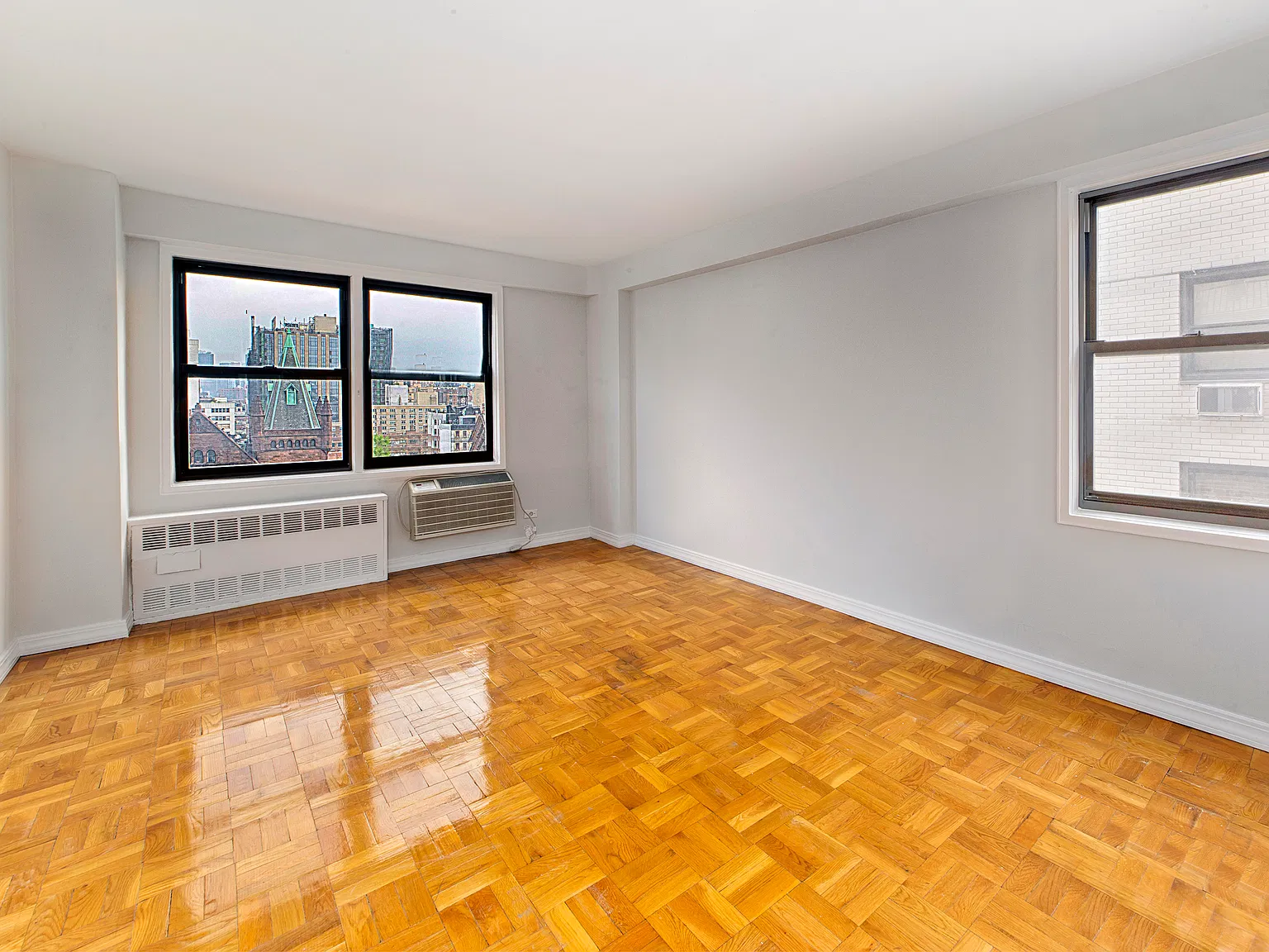 200 East 15th Street — Photo 4