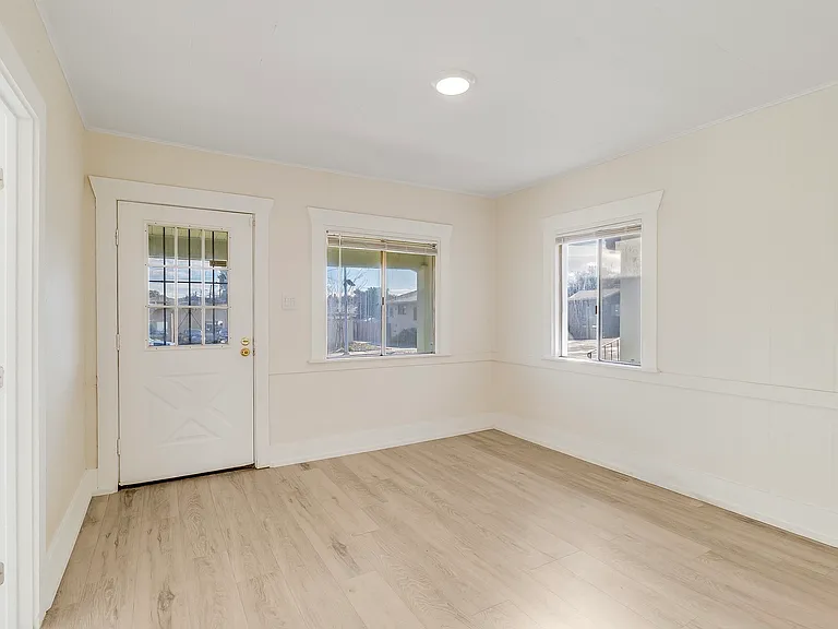 125 Broadway St — Photo 3