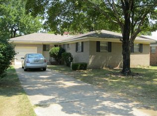 9202 Cloverhill Rd, Little Rock, AR 72205