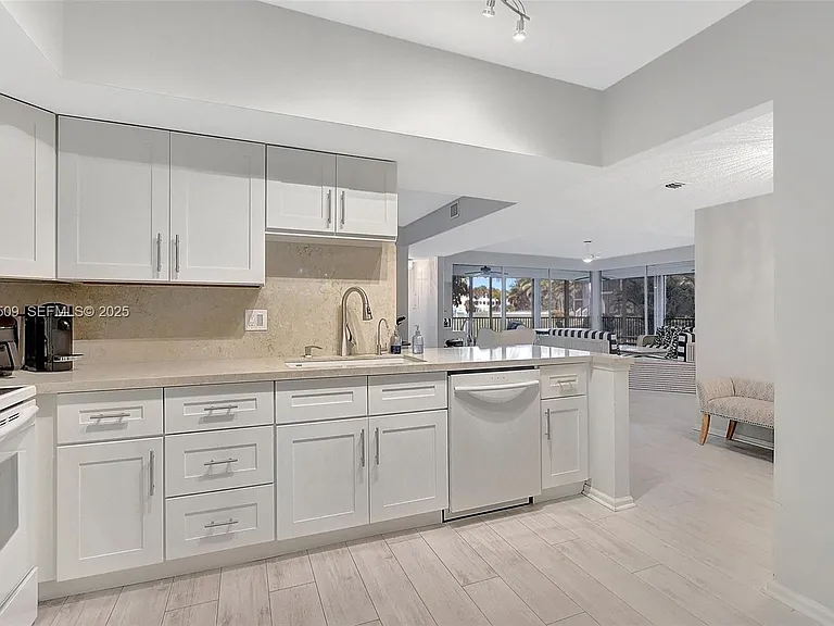 7613 Cinebar Dr — Photo 1