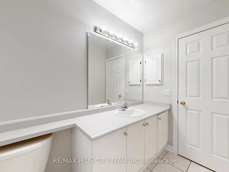 4 Slessor Ln — Photo 29