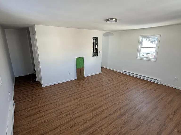 41 W Grand St — Photo 8