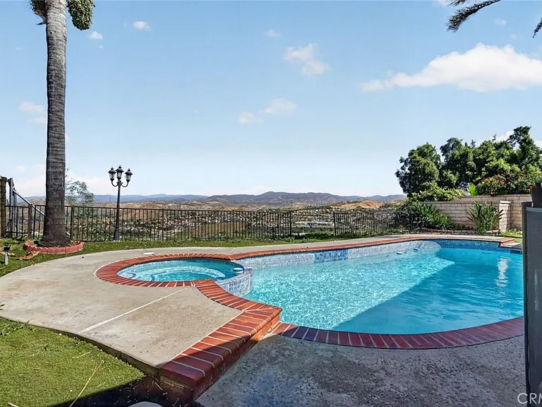 28131 Florence Ln — Photo 33