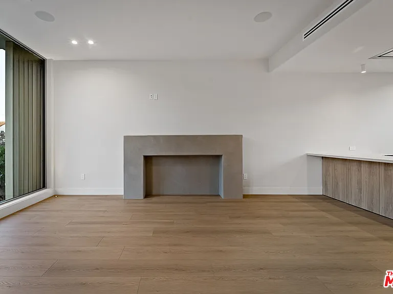 755 N Alfred St #B — Photo 4
