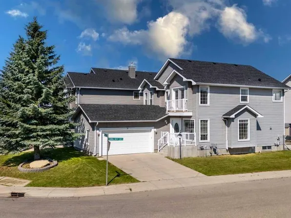 28 Coral Reef Line NE, Calgary, AB T3J 3Y5
