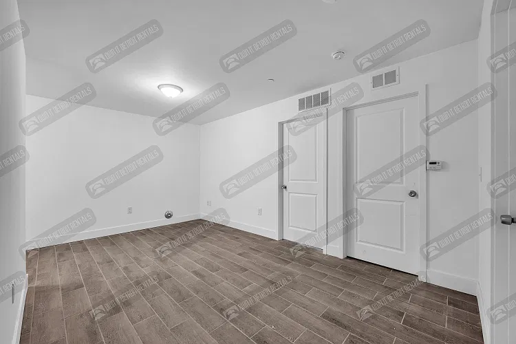 Multi Family 2 Bathroom 1 Bathroom — Photo 4