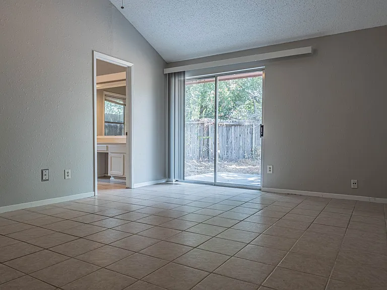 7410 Songwind Ln — Photo 10