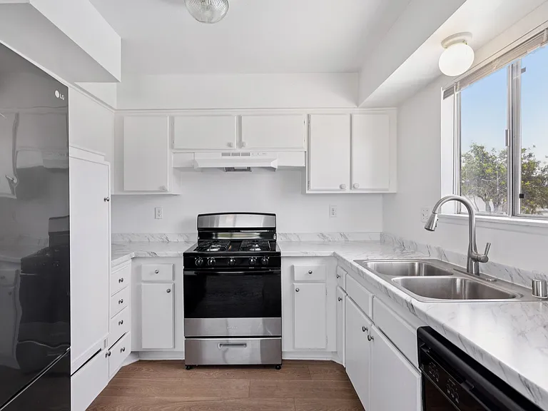Ocean Villas Apartments — Photo 43