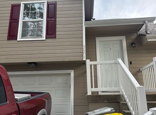 5621 N London Pl, Kansas City, MO 64151