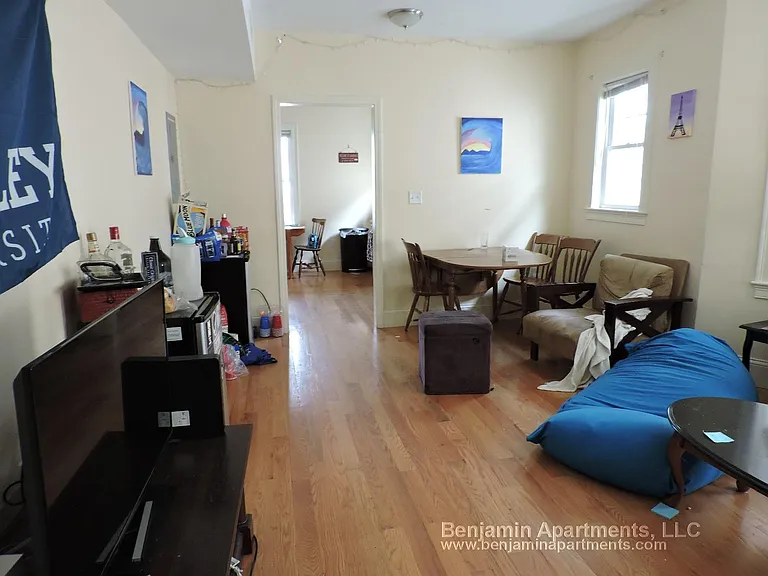 74 Brooks St #4 — Photo 6