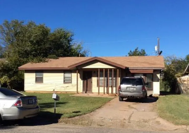 966 N La Salle Dr