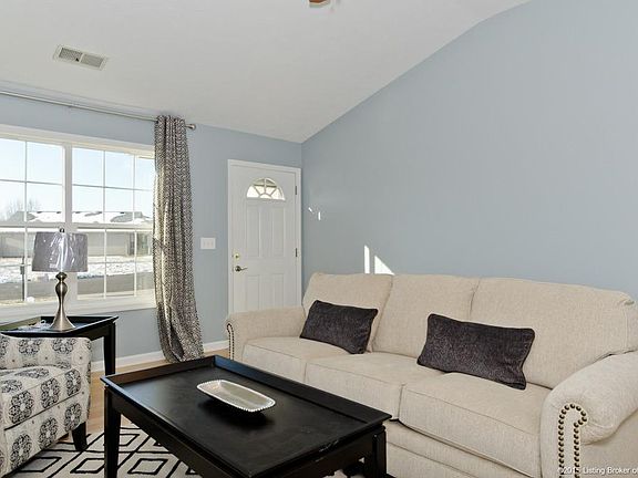 5th image of 900 Twin Oaks Dr