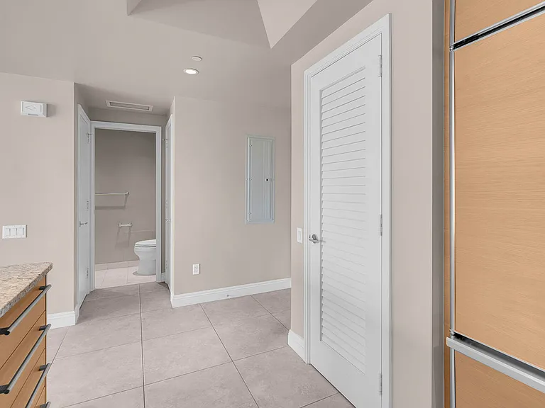222 Karen Ave #15 — Photo 8