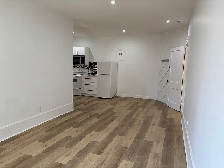 2205 Smith St — Photo 9