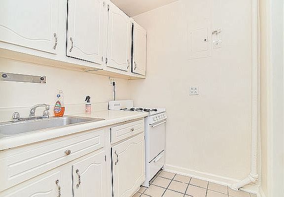 4th image of 112 W 80th St APT 1F