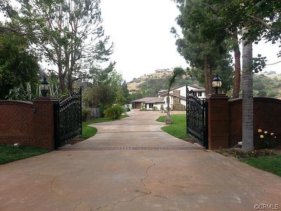 4th image of 1426 Sierra Sky Dr