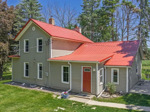 E9837 County Rd W, North Freedom, WI 53951