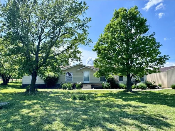 7302 SW 10th St, Columbus, KS 66725