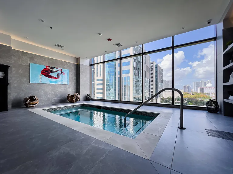 Grand Station | Miami | Indoor Spa Jacuzz