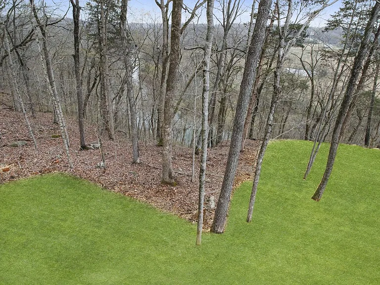 2125 Powell Rd — Photo 29