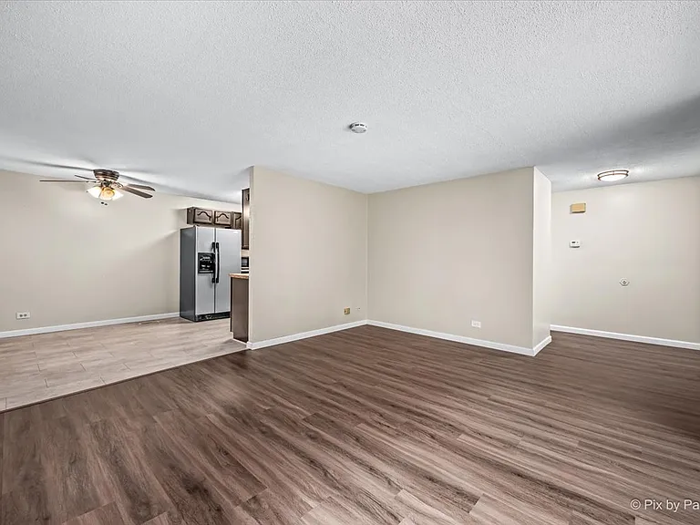 1435 Millbrook Ct — Photo 6