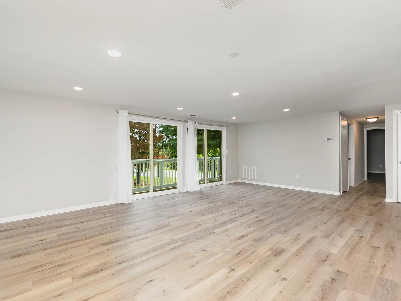 University Area Rental — Photo 4