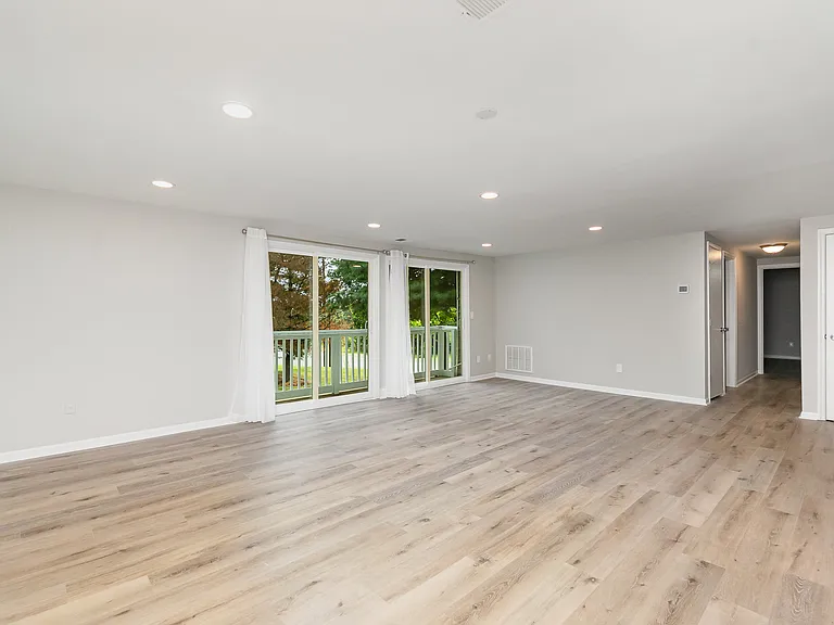 1645 Arlyn Cir #G — Photo 4