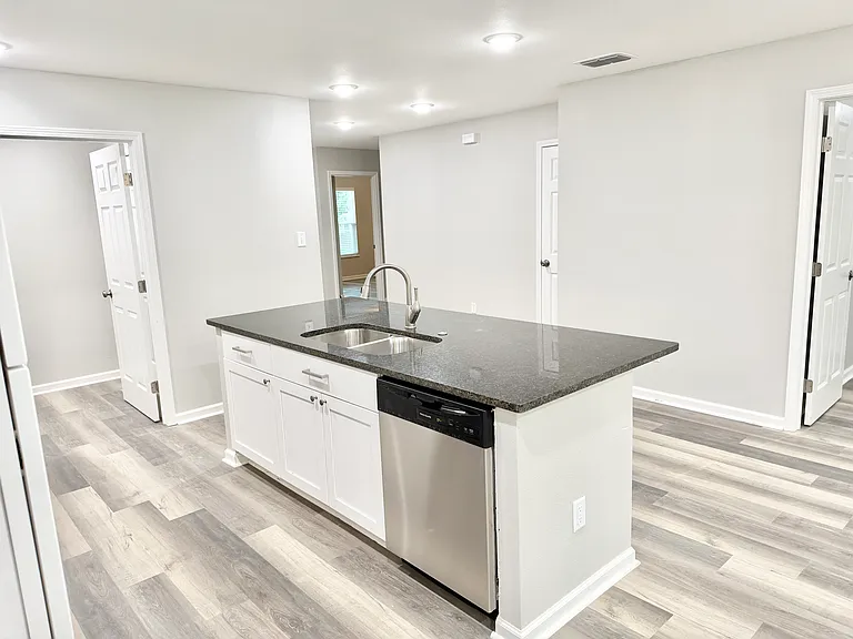 504 Jeanette Ave — Photo 6