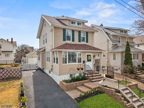 4th image of 169 Oak Ridge Ave