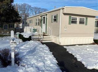 28 B Krzak Rd, North Kingstown, RI 02852