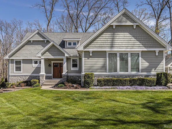 310 Thompson St, Howell, MI 48843