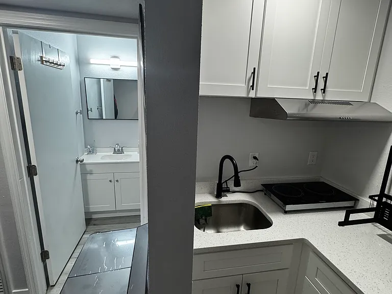 677 Orchid Dr #B — Photo 4