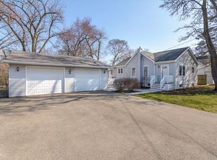 68 S Circle Ave, Barrington, IL 60010