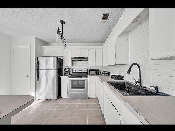5th image of 2502 Traverse Dr