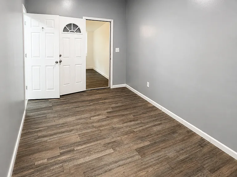 2739 Wagner St — Photo 7