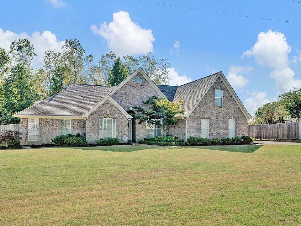 1st image of 20 Brookwood Cir