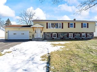 30 Green Acre Ln, Rochester, NY 14624