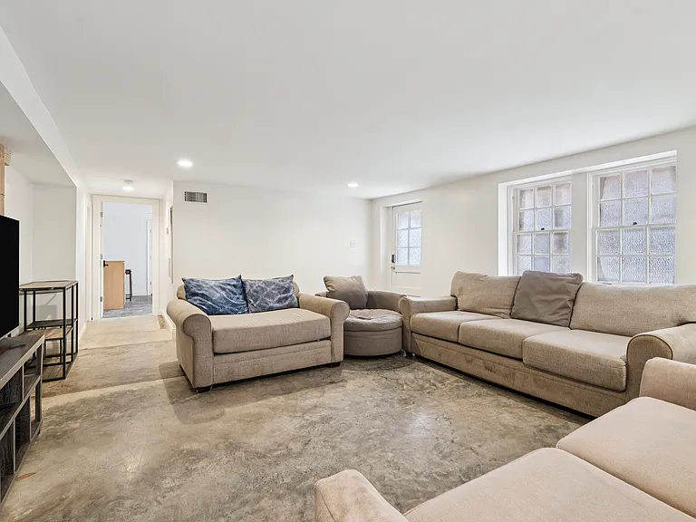1410 Broadway St #D — Photo 11